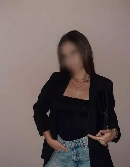 Andrea, 35