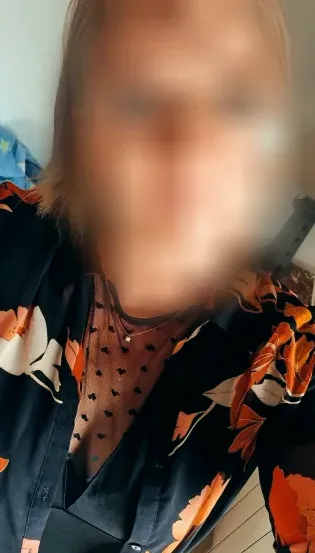 Andrea, 37