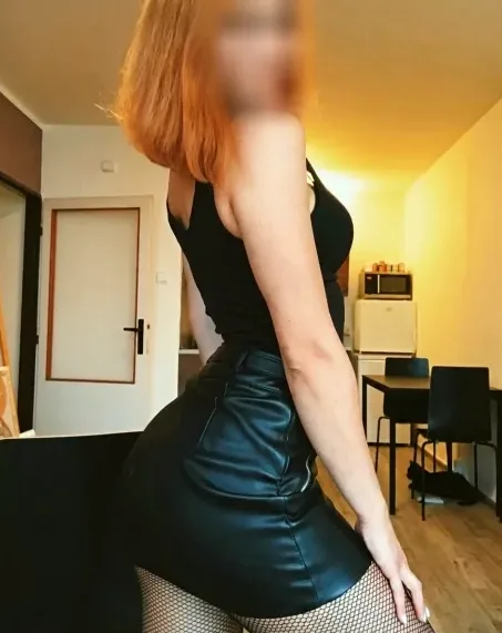 Ela, 30