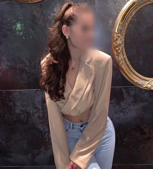 Emma, 28