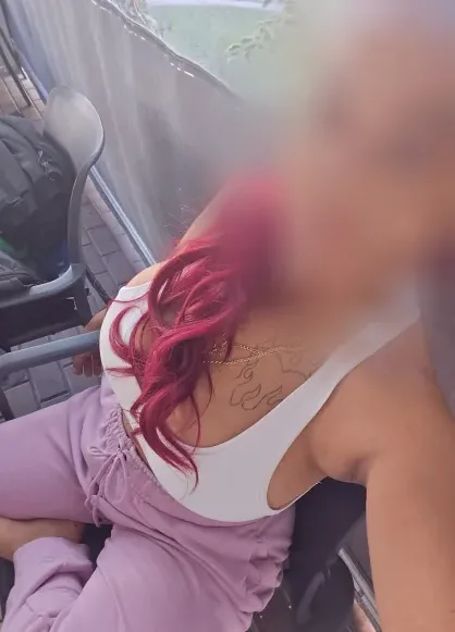 Larissa, 36