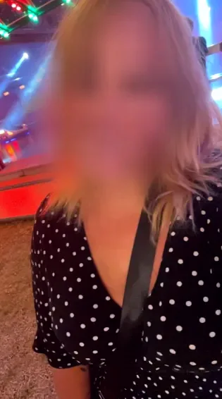 Lilly, 28