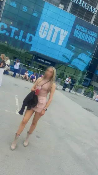 Lilly, 28