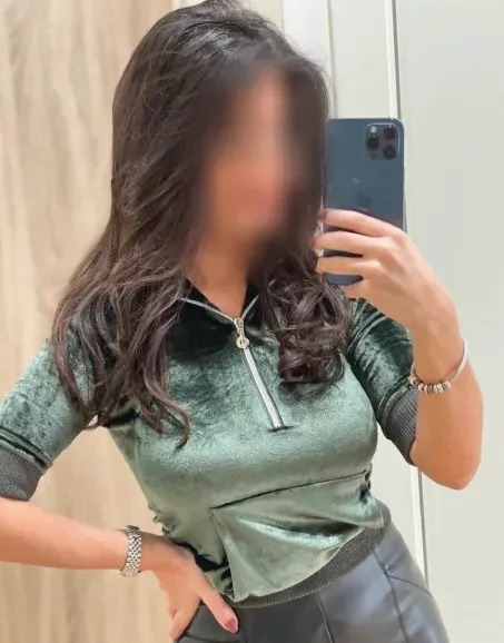 Lucia, 28