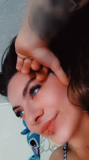 Melanie, 24